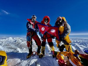 siblings to summit everest