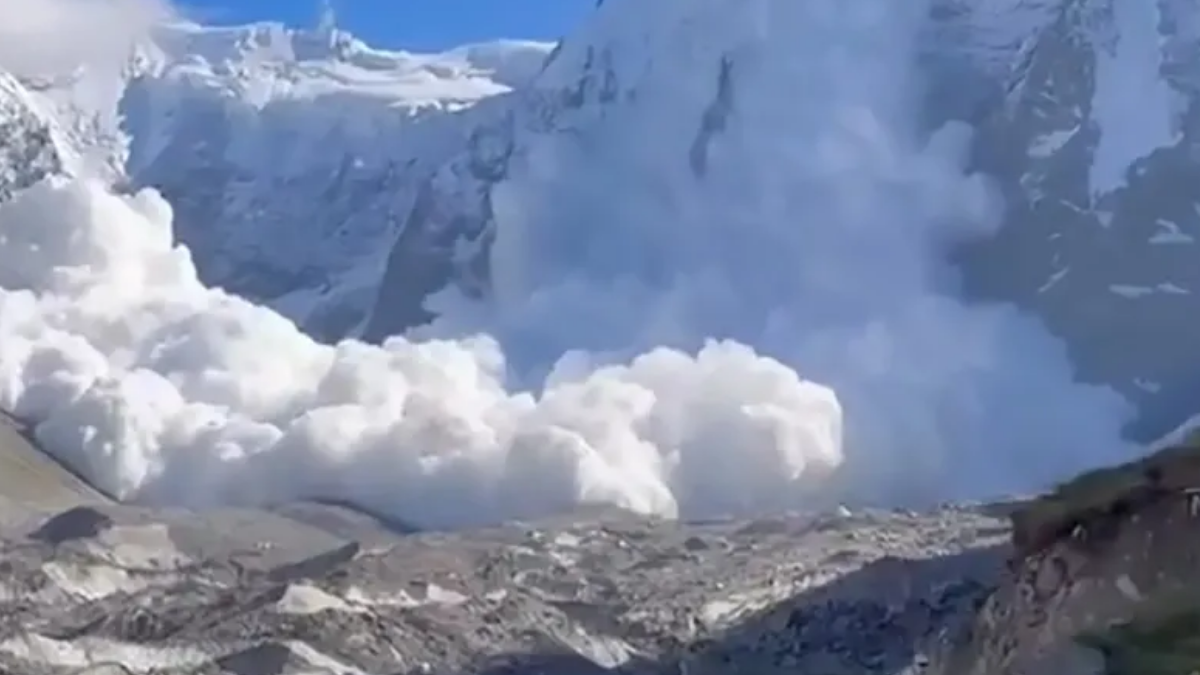 Avalanche Kills 11 Training Alpinists on Russia's Mount Mizhirgi